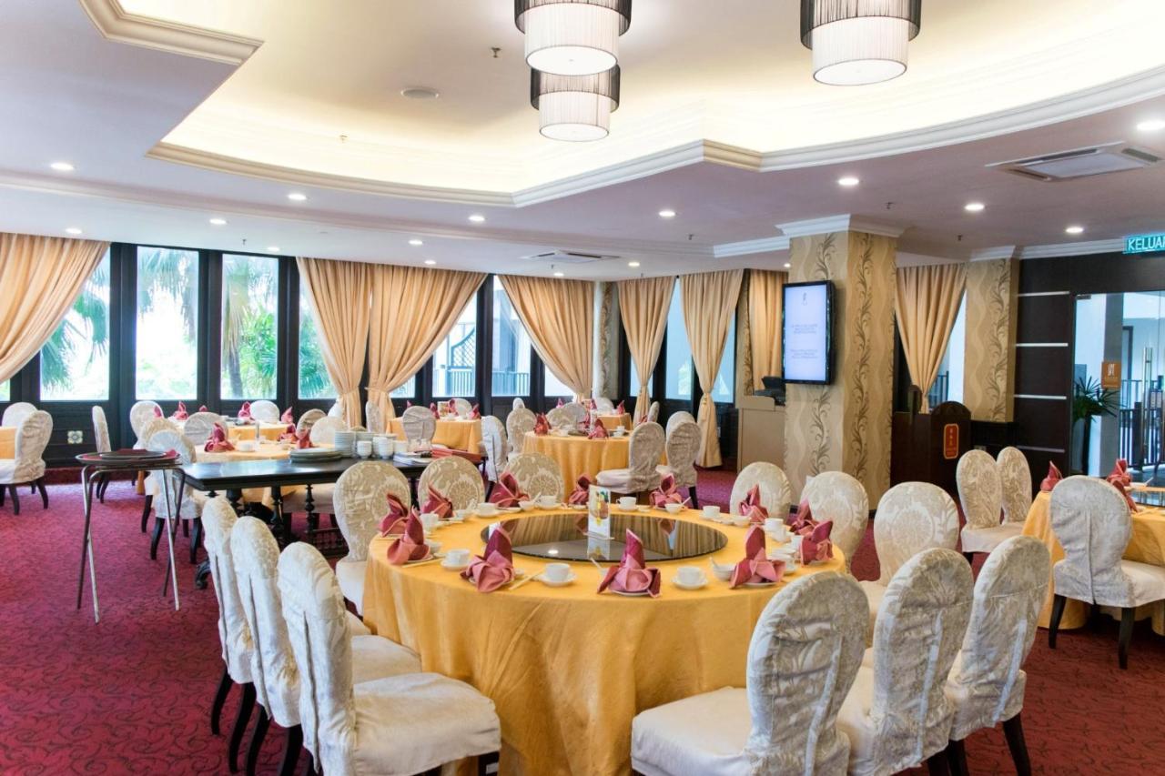 Mines Beach Resort Hotel 세리 켐방안 외부 사진