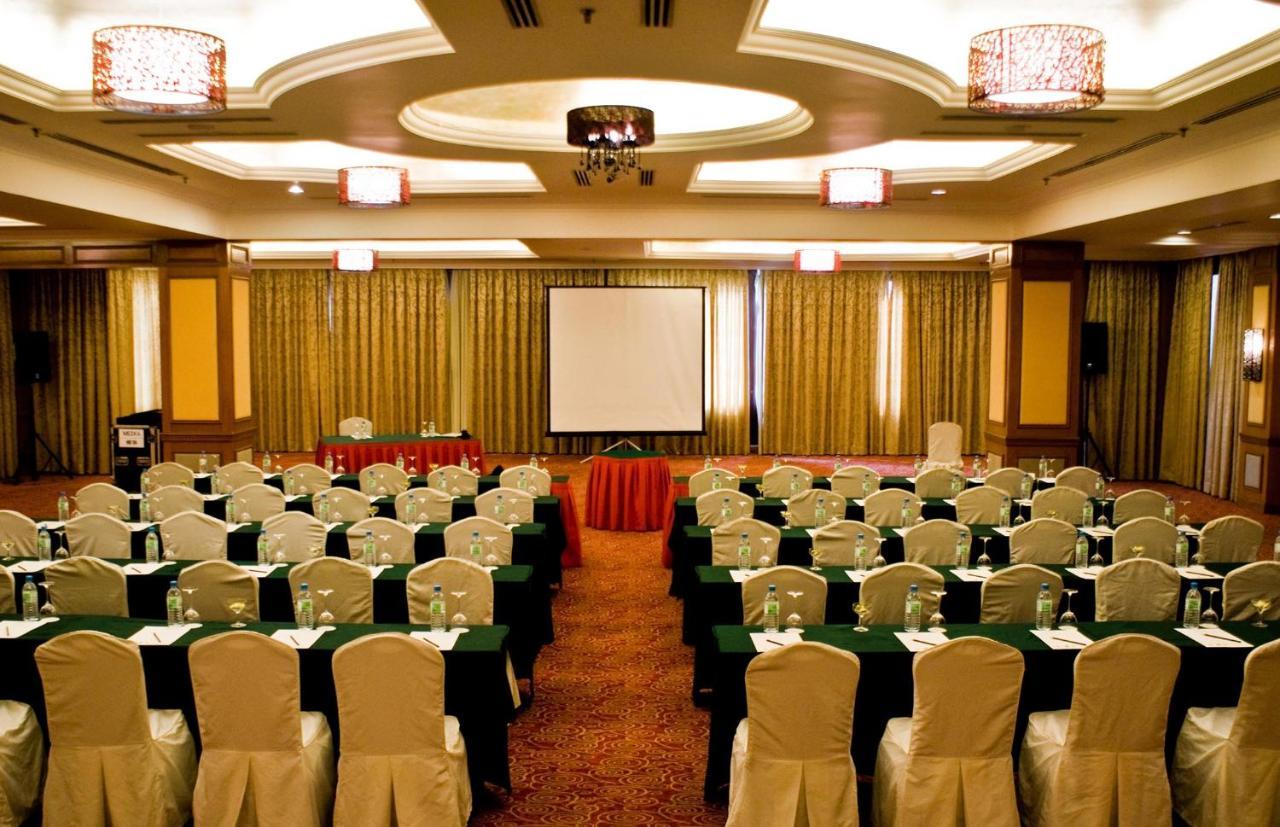 Mines Beach Resort Hotel 세리 켐방안 외부 사진