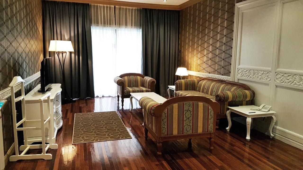 Mines Beach Resort Hotel 세리 켐방안 외부 사진