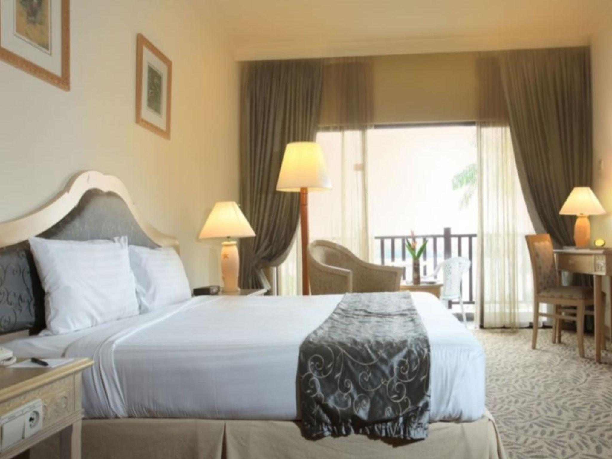 Mines Beach Resort Hotel 세리 켐방안 외부 사진