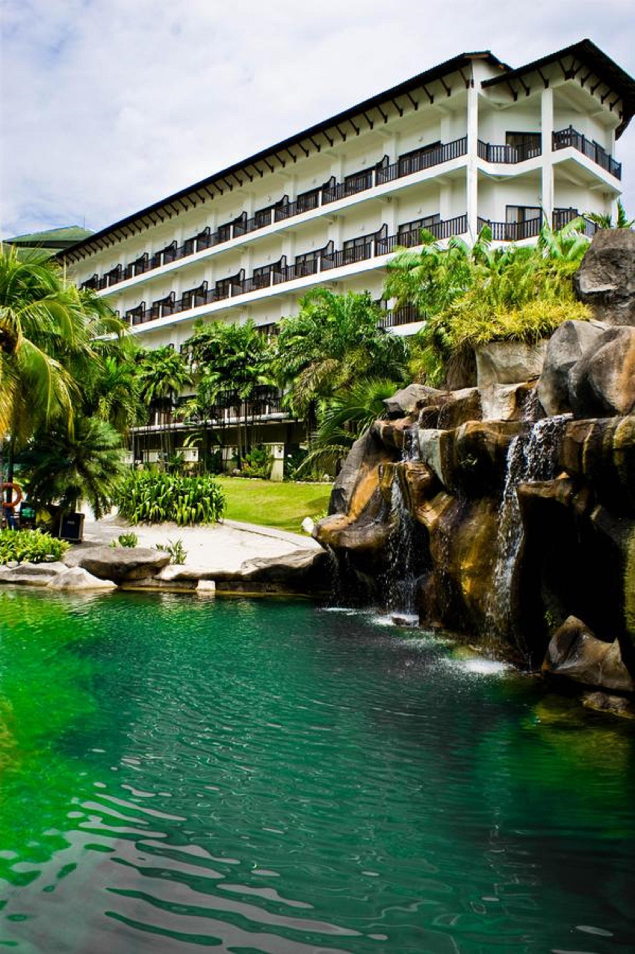 Mines Beach Resort Hotel 세리 켐방안 외부 사진