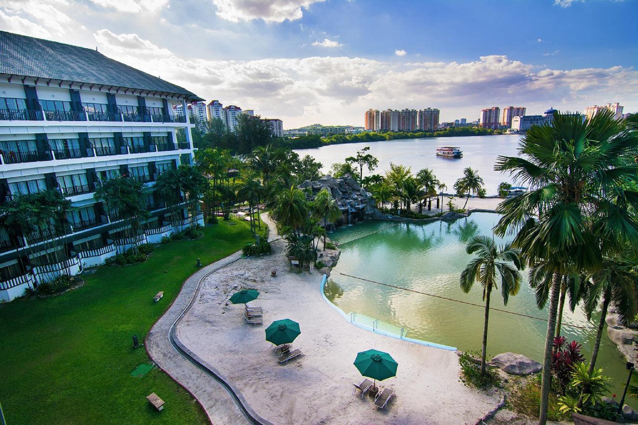 Mines Beach Resort Hotel 세리 켐방안 외부 사진
