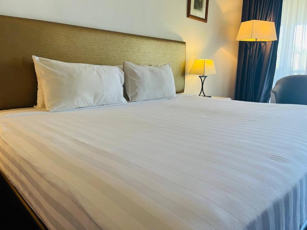 Mines Beach Resort Hotel 세리 켐방안 외부 사진