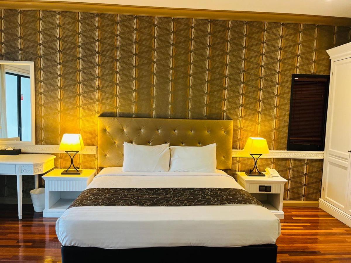Mines Beach Resort Hotel 세리 켐방안 외부 사진
