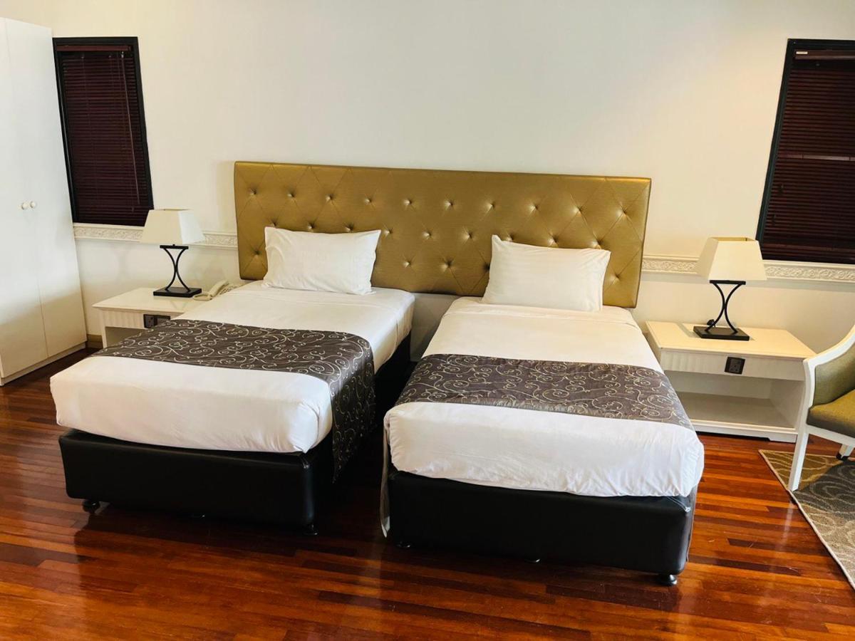 Mines Beach Resort Hotel 세리 켐방안 외부 사진