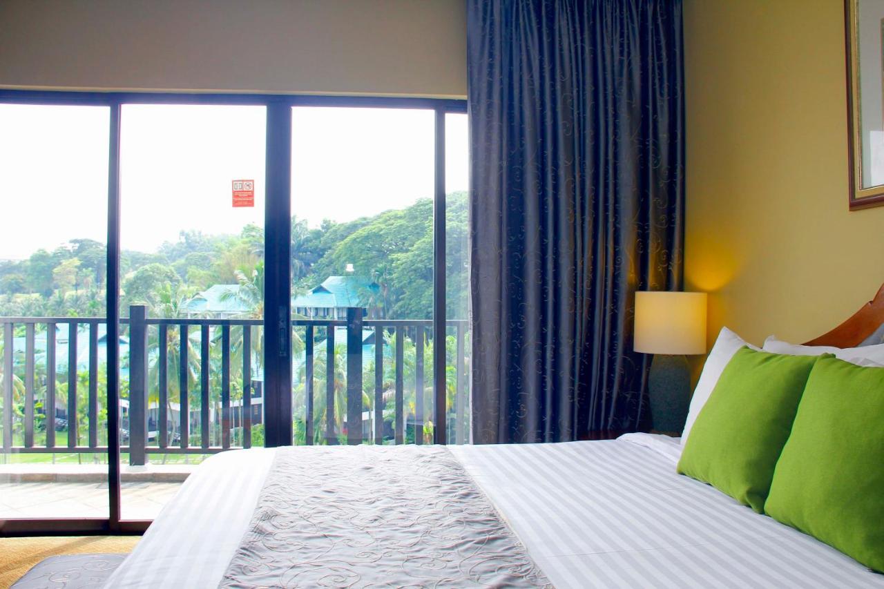 Mines Beach Resort Hotel 세리 켐방안 외부 사진