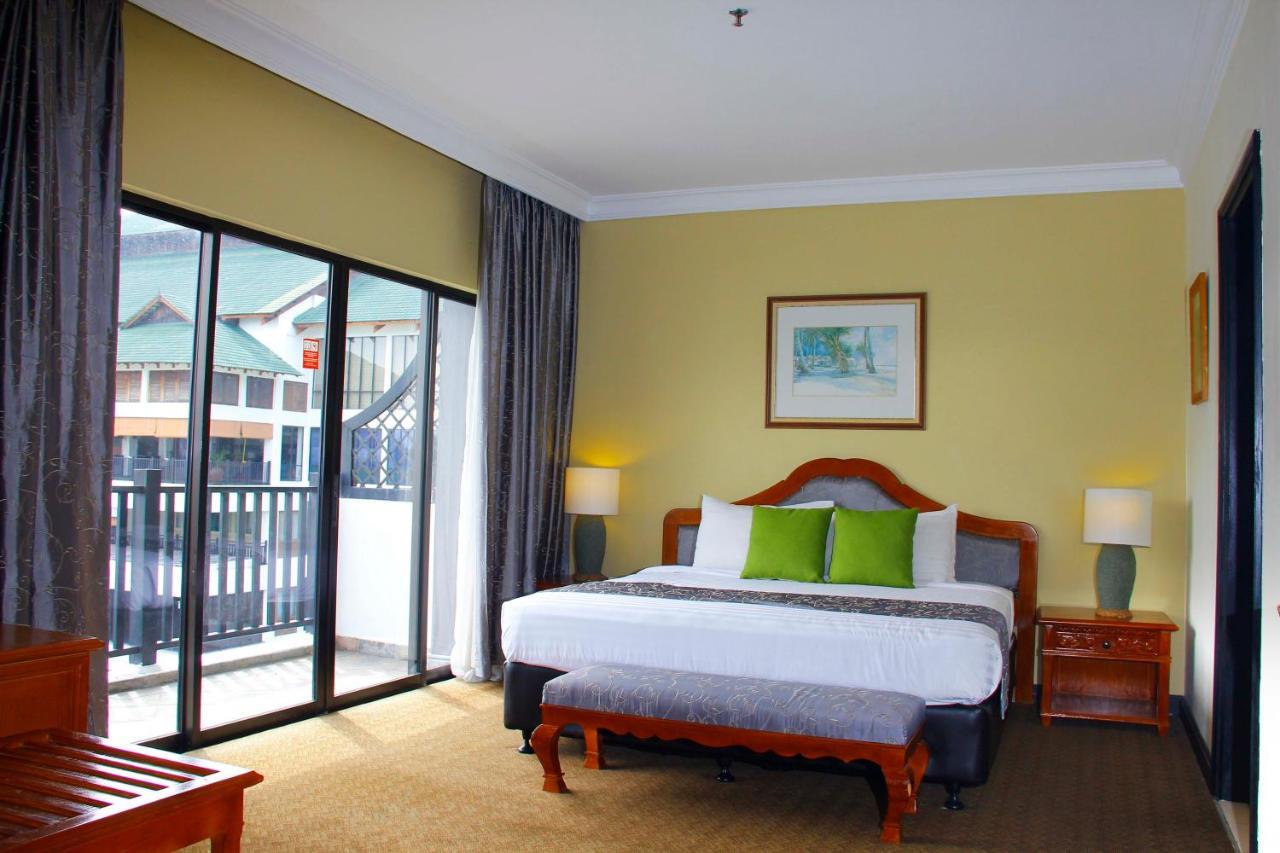 Mines Beach Resort Hotel 세리 켐방안 외부 사진