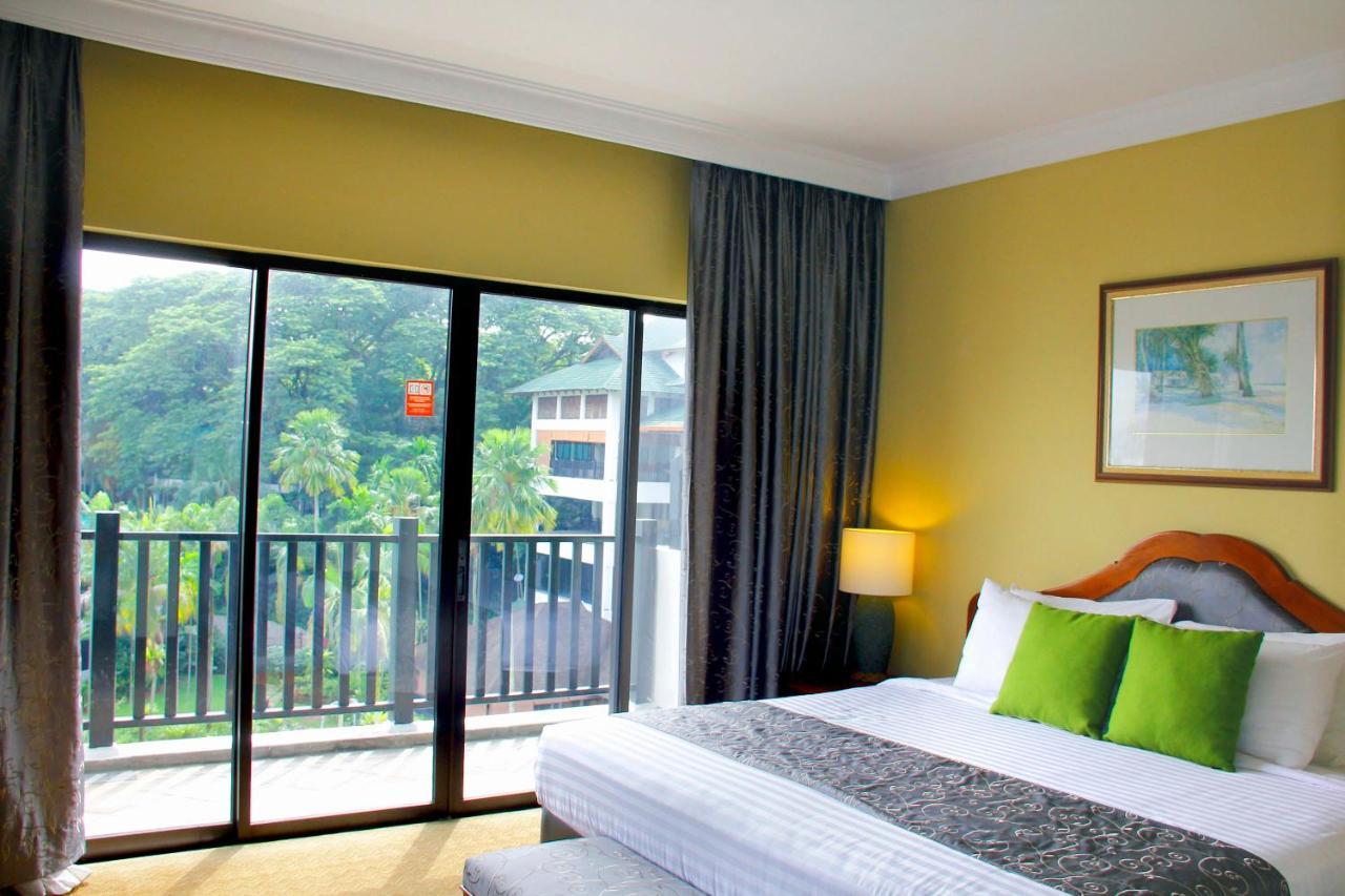 Mines Beach Resort Hotel 세리 켐방안 외부 사진