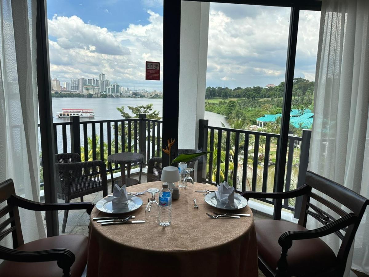 Mines Beach Resort Hotel 세리 켐방안 외부 사진