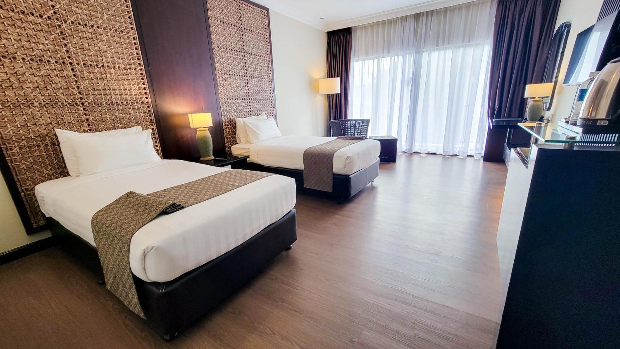 Mines Beach Resort Hotel 세리 켐방안 외부 사진