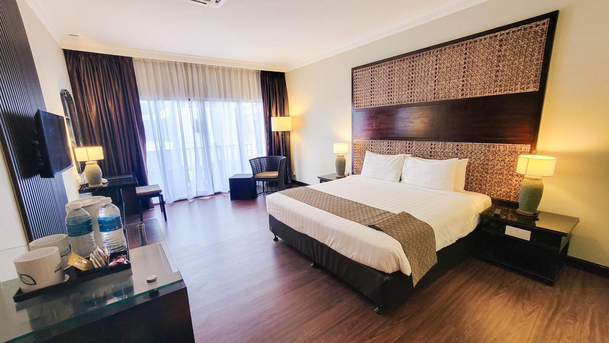 Mines Beach Resort Hotel 세리 켐방안 외부 사진