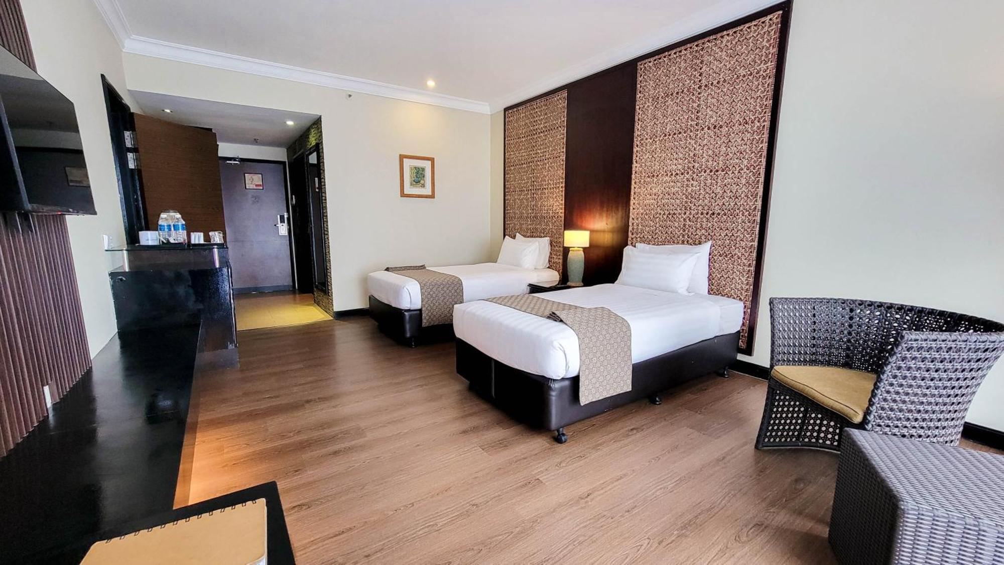 Mines Beach Resort Hotel 세리 켐방안 외부 사진