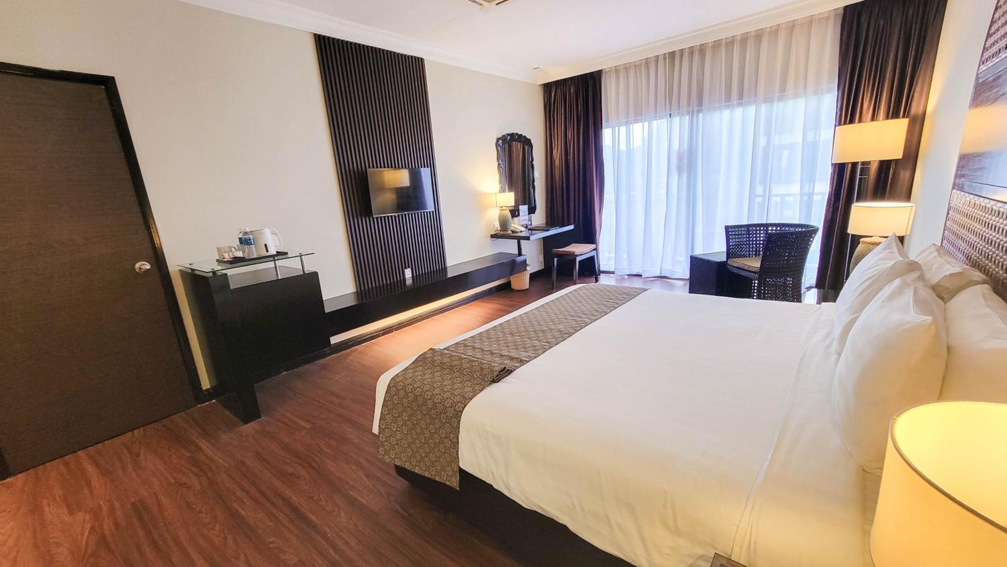 Mines Beach Resort Hotel 세리 켐방안 외부 사진