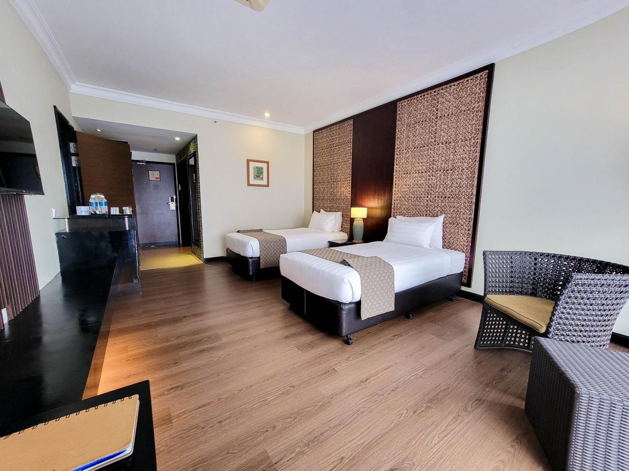 Mines Beach Resort Hotel 세리 켐방안 외부 사진