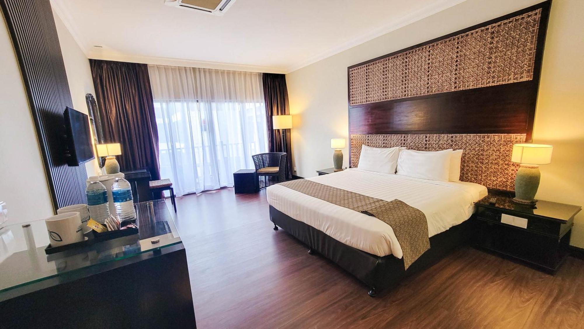 Mines Beach Resort Hotel 세리 켐방안 외부 사진