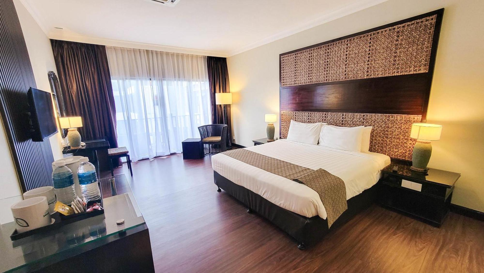 Mines Beach Resort Hotel 세리 켐방안 외부 사진
