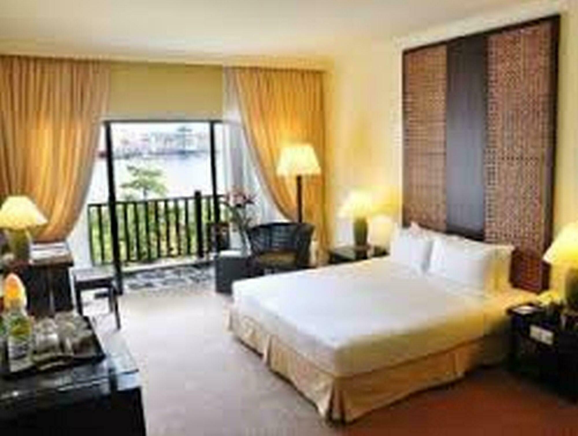 Mines Beach Resort Hotel 세리 켐방안 외부 사진